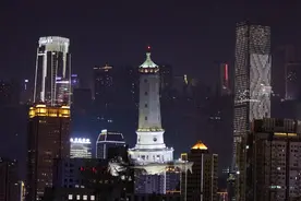 二次曝光：当长沙第一高楼国金中心遇上烈士公园纪念塔图片