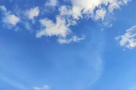 那朵云飘过来了，送给你图片
