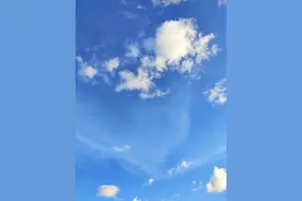 那朵云飘过来了，送给你图片