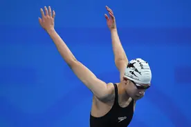 游泳——女子50米自由泳决赛赛况图片