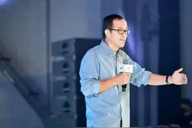 暴跌超90%！计划裁员4万人、关停最赚钱业务，60岁的俞敏洪露面：回归大学生业务图片