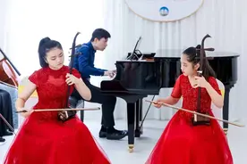 一场梧桐树下的相聚，“音乐小天使”在秋风里奏鸣图片