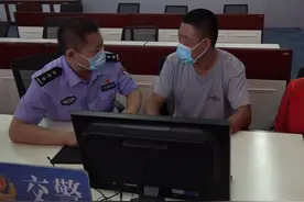 山东一出租车司机为救受伤母子，连闯数个红灯，交警指引消除违章视频封面