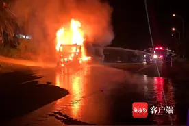 事发三亚，货车隧道内起火，司机冒险开出隧道后报警图片