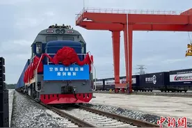 从成都到老挝 全国首条“航空+”西部陆海新通道货运班列发车图片