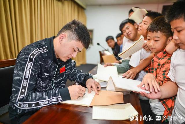 全运会冠军张博文回博兴母校：看望恩师，激励学弟学妹们