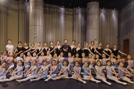 与上海芭蕾舞团相遇，芭蕾少女们零距离感受“天鹅”阵容图片