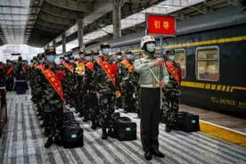 武警陕西总队2021年度秋季新兵入营图片