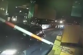 小车被收费站横杆砸坏，反遭对方索赔一亿？车主称涉事员工已道歉图片