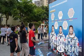 初一学生自己设计图纸“造”火箭 南渝中学举行“筑梦航天”科技作品展图片