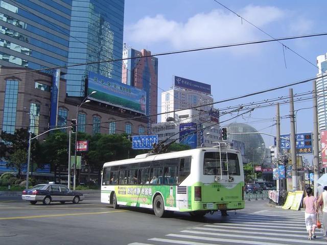 线路网优化（便民肇嘉浜路架空线网优化完成来看效果图→）