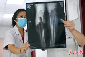 时隔28年再次高考重返校园，武汉46岁妈妈辞职学中医：每个人都有追梦的权力图片