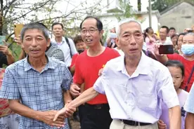 河南62岁老人寻亲至安徽 阔别家乡60余载 满屋的“家人”争着向他介绍自己图片