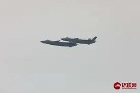珠海航展开幕！中国空军歼20编队超低空飞行献技，现场图来了图片