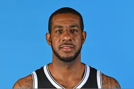 阿德：首场比赛感觉自己还有点生锈 我的心脏现在已经没事了图片