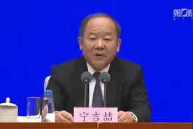 国家发改委：出生人口中二孩占比已提升至50%左右丨一手视频封面