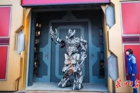 北京环球影城的威震天怎么就火了呢？话唠、幽默、接地气图片