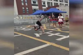 9岁男孩放学后跑酷“炫技”意外走红 孩子妈妈：希望他坚持下去图片