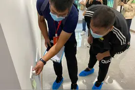 实探“先验房后交房”！一小时找七处“茬”，整修到业主满意为止图片