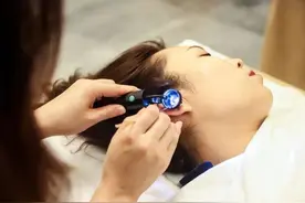 健康在线丨耳别乱掏！一个月采耳3次 耳朵反而“不好使”了图片