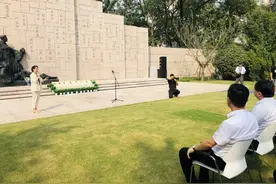 “他们永远不会离开……”烈士纪念追思活动昨在龙华革命烈士纪念地举行图片