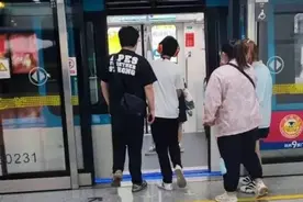 杭州地铁站民警“盯”上了17岁少年，头戴橘色耳机！一跟就是半年……图片