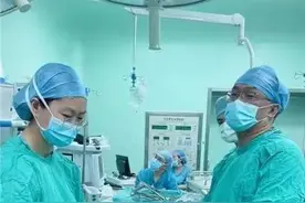 冲上热搜！青岛一医生变身“钢铁侠”！网友：受过伤，真的知道这个疼……图片