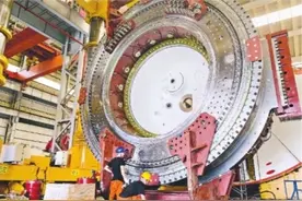 武汉首用国产超大盾构机建地铁图片