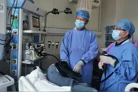 南通：七旬老人食管被肿瘤堵住，医生用“一束光”精准杀死癌细胞图片
