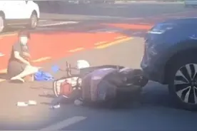 海口一孕妇骑电动车被越野车撞倒，抱着肚子痛哭......图片