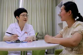从医36年，她把青春奉献给妇幼保健事业视频封面
