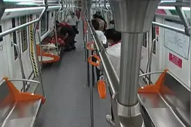 杭州地铁上这一幕太揪心，幸好他在场……图片