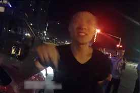“你那么牛X吗？”男子酒后多次阻挠交警办案，还不断挑衅……图片
