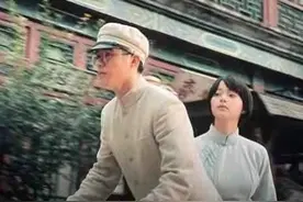 从13岁到21岁欧阳娜娜又坐在刘昊然后座！网友：北爱CP回归图片