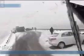 九月飞雪！西伯利亚的冬天提前来了，司机们措手不及……图片