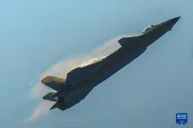 歼20换上中国“心”亮相航展 台湾网友：不用怕！我们有嘴炮图片