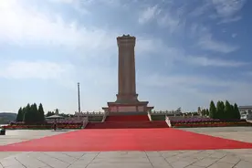 人民英雄纪念碑铺红地毯迎烈士纪念日图片
