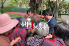 河南郸城多名老人拦婚车讨红包，亲历者：往返拦了两次，新郎很生气图片