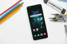 三星Galaxy Z Flip3耐用性测试 JerryRigEverything打出好评图片