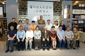 吕叔湘先生铜像在京揭幕图片