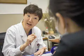 多国语言问诊随意切换，看呆网友！上海医生火出“圈”的背后……图片