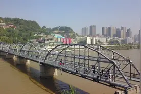 航拍万里黄河第一桥 114年历史诉说黄河故事图片