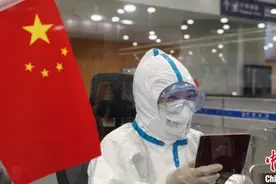 浦东机场国际航班“并楼”运行图片