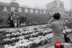 城市地标记录时代变化 天府广场与成都人的国庆记忆｜祖国颂·看我72变图片