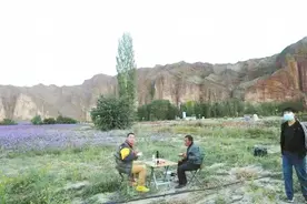 现在的旅行直播为满足网友猎奇心理，催生出万千徒步大军 有人青藏线被困三天，没吃没喝图片
