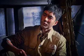 韩东君：盯着子弹尖儿，练神枪手的专注丨《长津湖》七连兄弟情图片