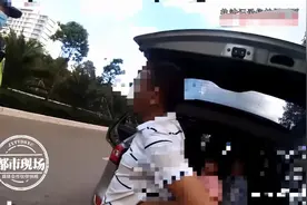 后尾厢露出一双眼睛！民警立即拦停图片