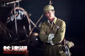 吴京带进组的拐杖，传给了易烊千玺丨《长津湖》七连兄弟情图片