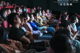 《一直游到海水变蓝》走进校园 00后观众走心共情图片