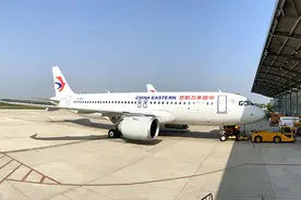 热门城市机票预订量同比增三成，航空公司加足国庆运力投放图片